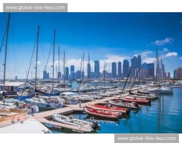 极境之战：当青岛的“泡沫”遇见上海的“霓虹”，谁才是你灵魂的归宿？